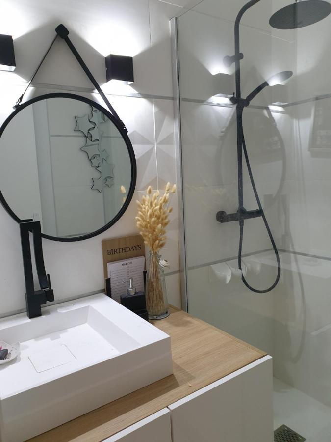 Charmant Studio Au Centre De La Ville 반느 외부 사진